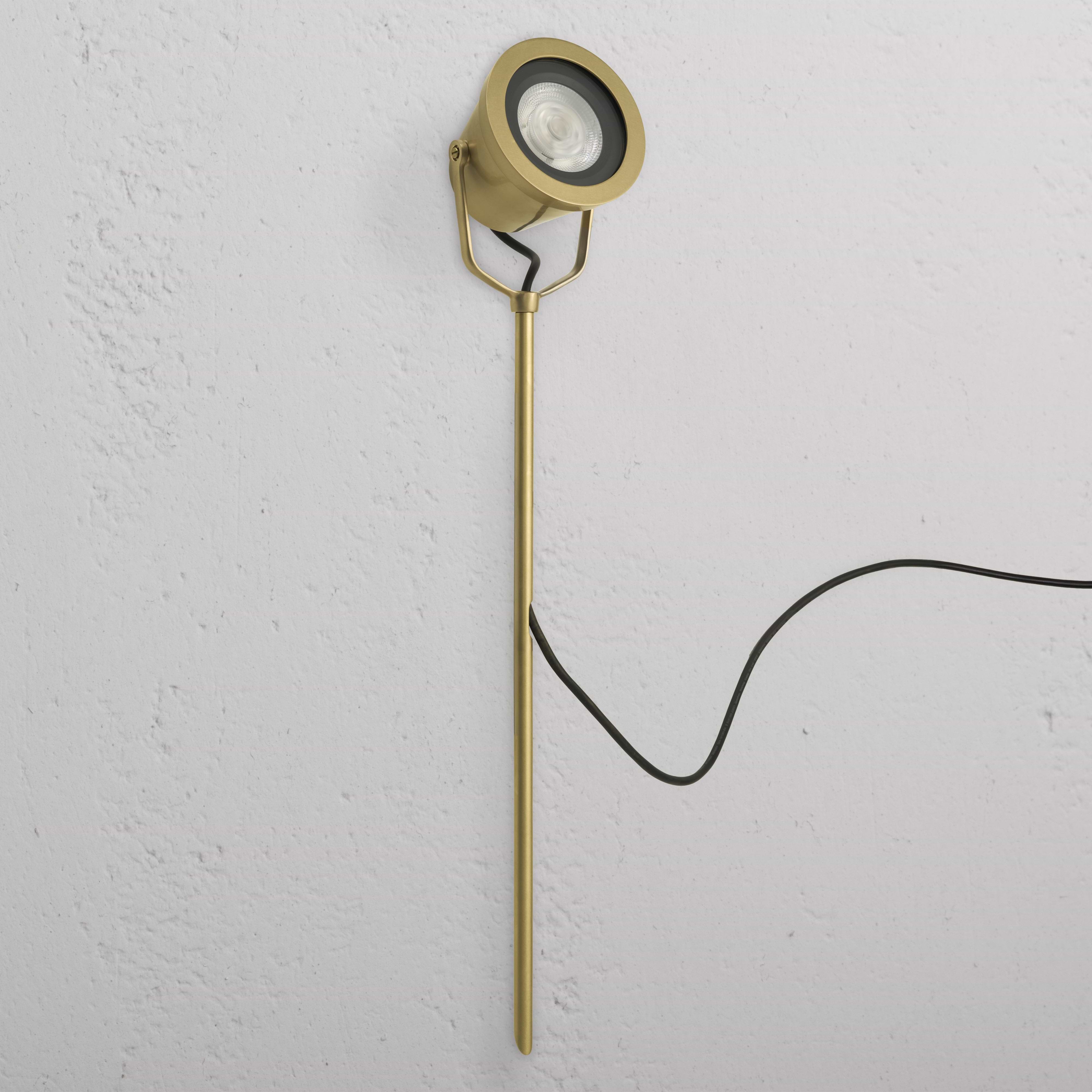 Cambridge Holofote de solo Ã¢â‚¬â€œ LatÃƒÂ£o Antigo, holofote para exterior em latim antigo com estaca para solo.