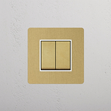 Interruptor basculante de duas posições elegante em Latão Antigo Branco para operação contínua em fundo branco
