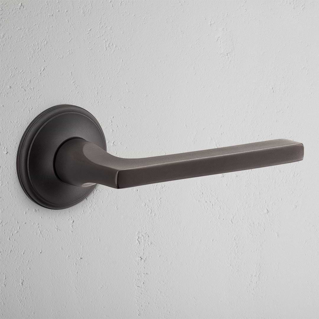 Puxador de porta Clayton (com mola) – Bronze