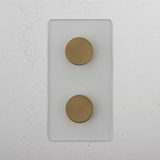Interruptor regulador duplo vertical Latão Antigo Transparente - Solução versátil para controlo de luz em fundo branco