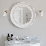 Iluminação de luxo porcelana fina - Níquel Polido instalado em parede numa casa de banho