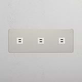 Módulo de alimentação USB triplo em Níquel Polido Branco em fundo branco