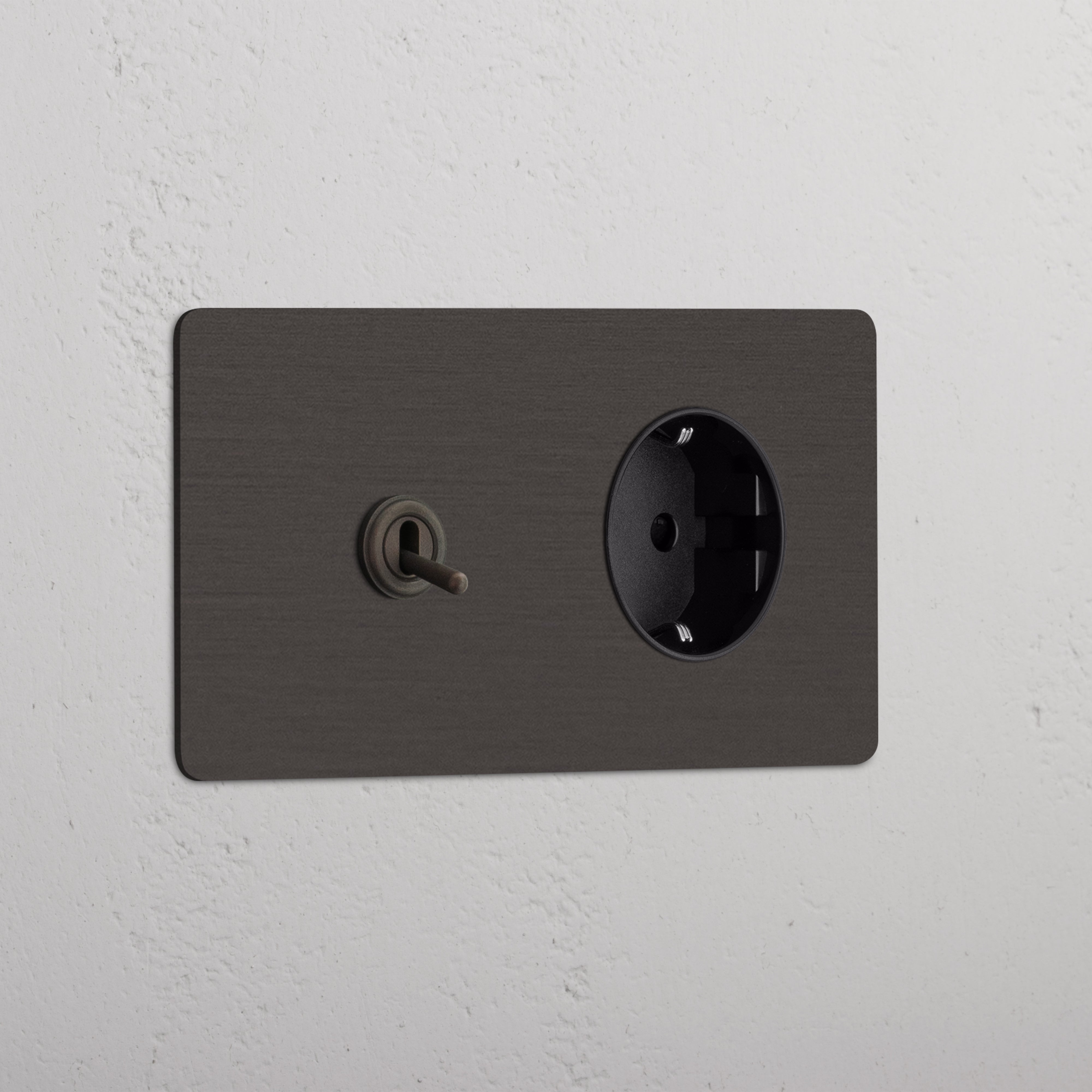 Módulo articulado e Schuko duplo redondo – Bronze Preto 