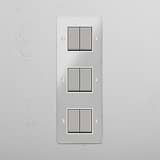 Interruptor basculante triplo vertical de seis botões em Níquel Polido Transparente Branco - Ferramenta de gestão de luz superior em fundo branco