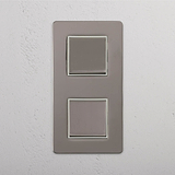 Interruptor de controlo de luz vertical duplo: Interruptor basculante vertical 2x duplo Níquel Polido Branco em fundo branco