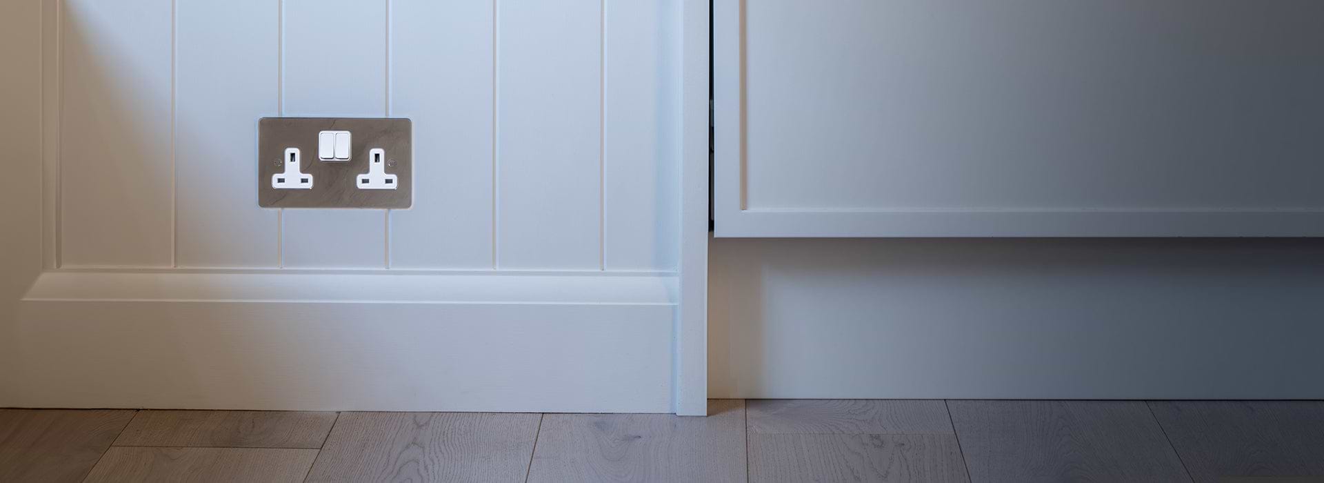 Polished nickel - white inserts
