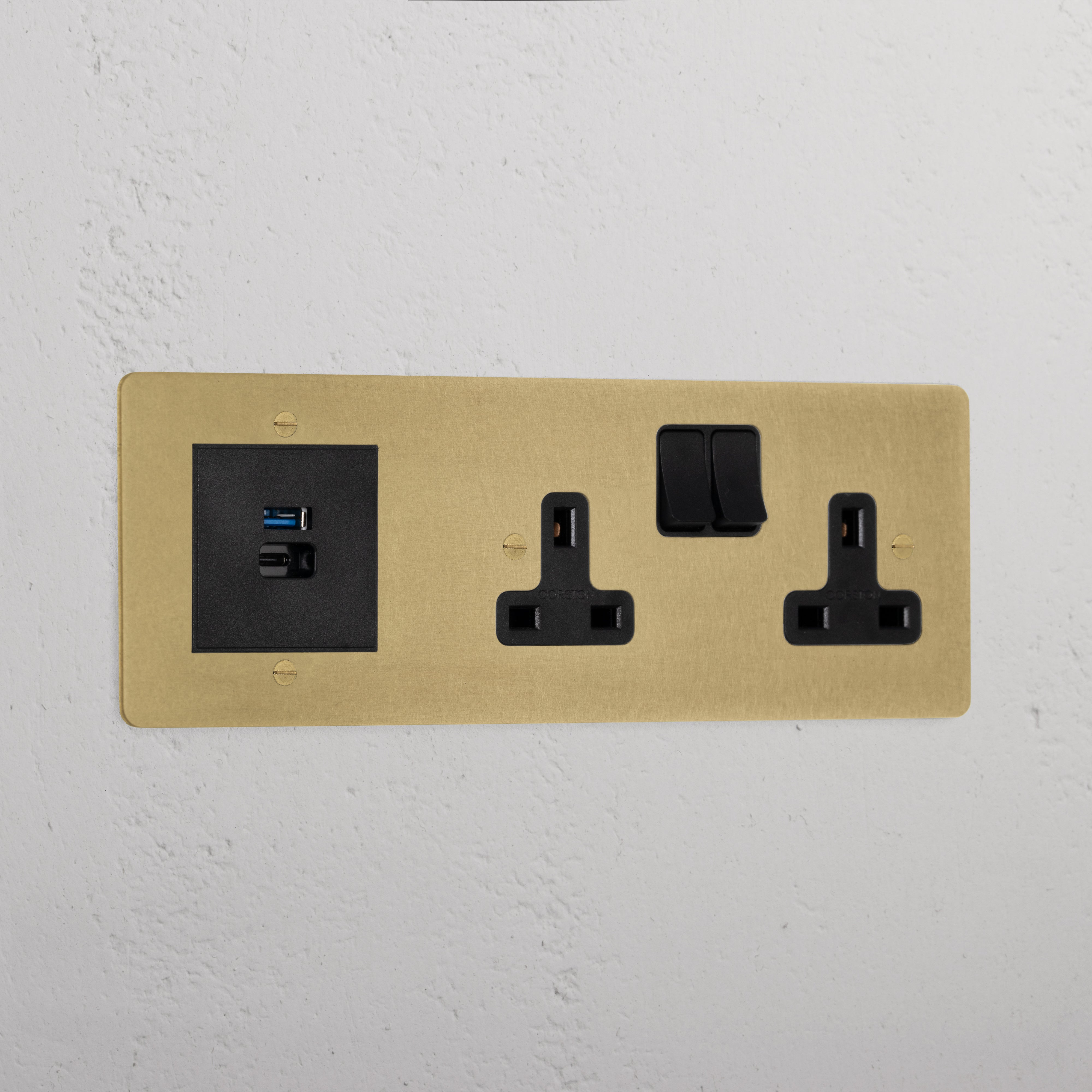 Elegant Antique Brass Double Socket And Usb A+C Fast Charge Socket Black