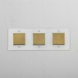 Fortschrittliches Lichtsteuerungssystem: Dreifachrahmen mit Wippen – Durchsichtig + Antikes Messing + Weiß – auf weißem Hintergrund