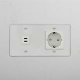 Doppel-USB 30W und Schuko-Modul – Durchsichtig + Weiß – Strommanagement – auf weißem Hintergrund