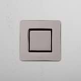 Schalter mit Aus-Position in der Mitte – Lichtschalter – auf weißem Hintergrund: Poliertes Nickel + Schwarz – Wippschalter (Cent)