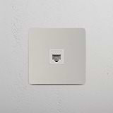 RJ45-Modul – Poliertes Nickel + Weiß – auf weißem Hintergrund
