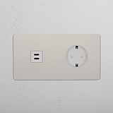 USB-C-Anschluss (30 W) + SchuKo-Steckdoseneinsatz (Typ F) rund je 1x in Zweifachrahmen – Poliertes Nickel + Weiß