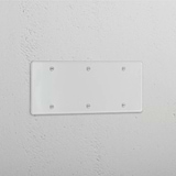 Elegante– durchsichtige– weiße– dreifache Grundplatte ohne Schalter – ästhetisches Wohndetail
