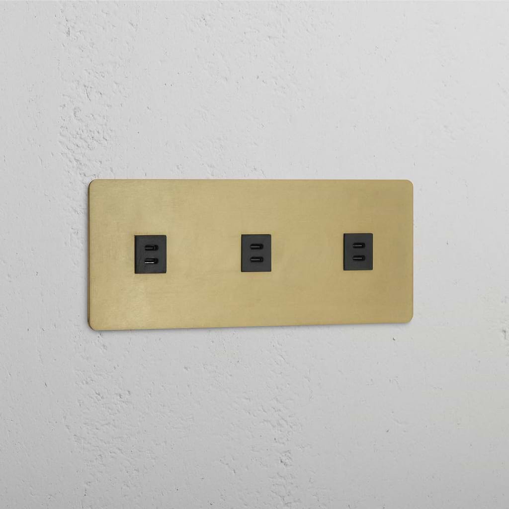 USB-C-Anschluss (30 W) 3x in Dreifachrahmen – Antikes Messing + Schwarz