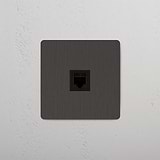 Enkele RJ45-module in Brons Zwart op witte achtergrond