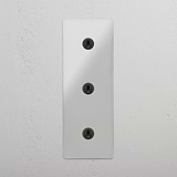 Gebruiksvriendelijke verticale drievoudige tuimelschakelaar in doorzichtig Brons voor lichtbeheer op witte achtergrond