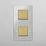 Twee Posities verticale dubbele tuimelschakelaar in doorzichtig Antiek Messing wit - handig verlichtingsaccessoire op witte achtergrond