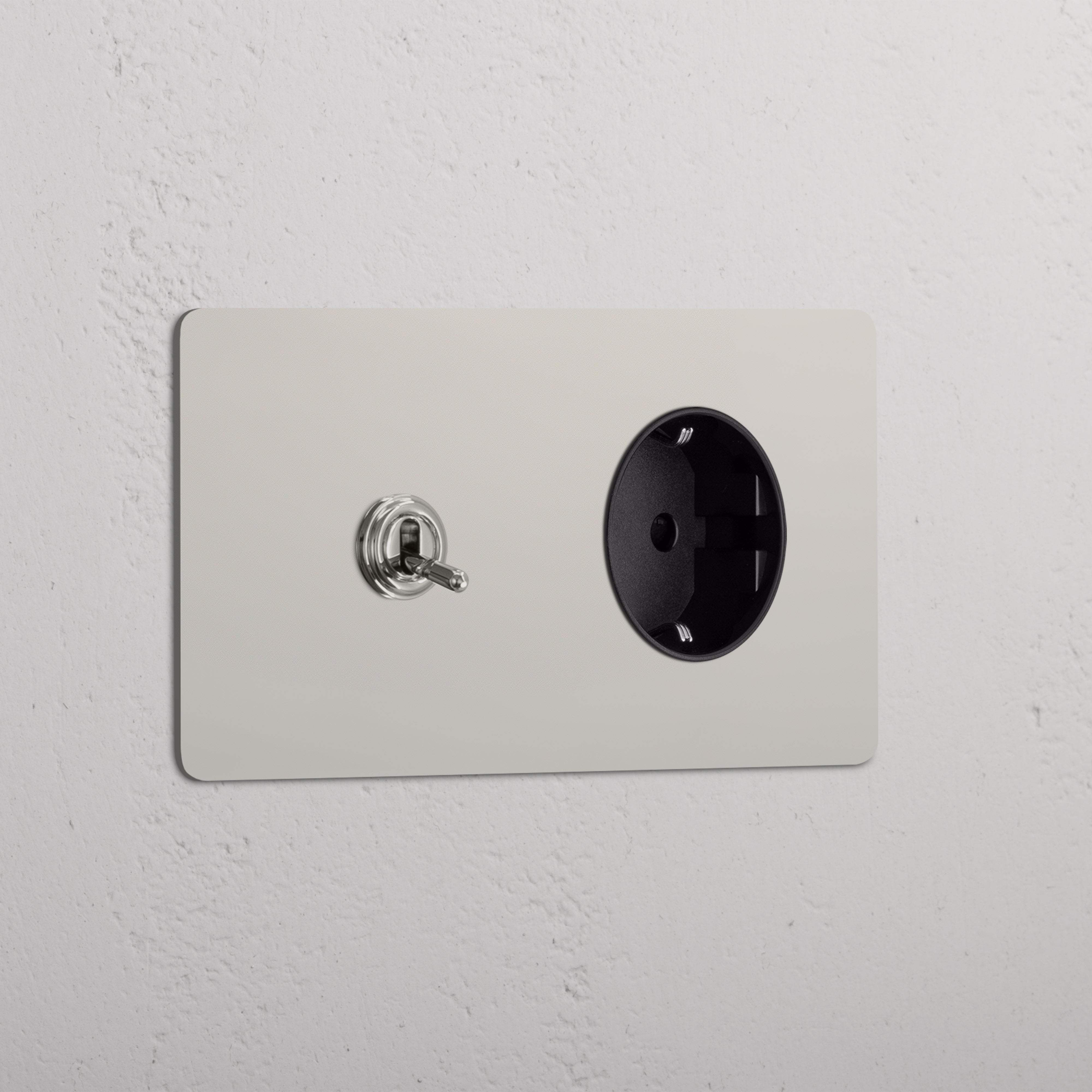 Tuimelschakelaar & Rond Schuko Type F Stopcontact (Dubbele Afdekplaat) - Gepolijst Nikkel (Zwart Inzetstuk)