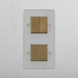 Vier Posities verticale dubbele tuimelschakelaar in doorzichtig Antiek Messing wit - geavanceerde oplossing voor huisverlichting op witte achtergrond