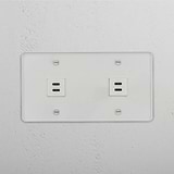 Schnelles Laden – Doppel-USB-Modul – Durchsichtig + Weiss – Moderne Stromversorgungslösung – auf weissem Hintergrund