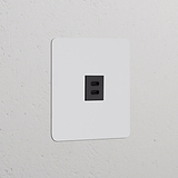 Einfachrahmen mit Steckdosen und Modulen, lackierbar + schwarz, 30 W USB-Anschluss für schnelles Laden.