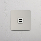 USB 30W Modul – Poliertes Nickel + Weiß – auf weißem Hintergrund