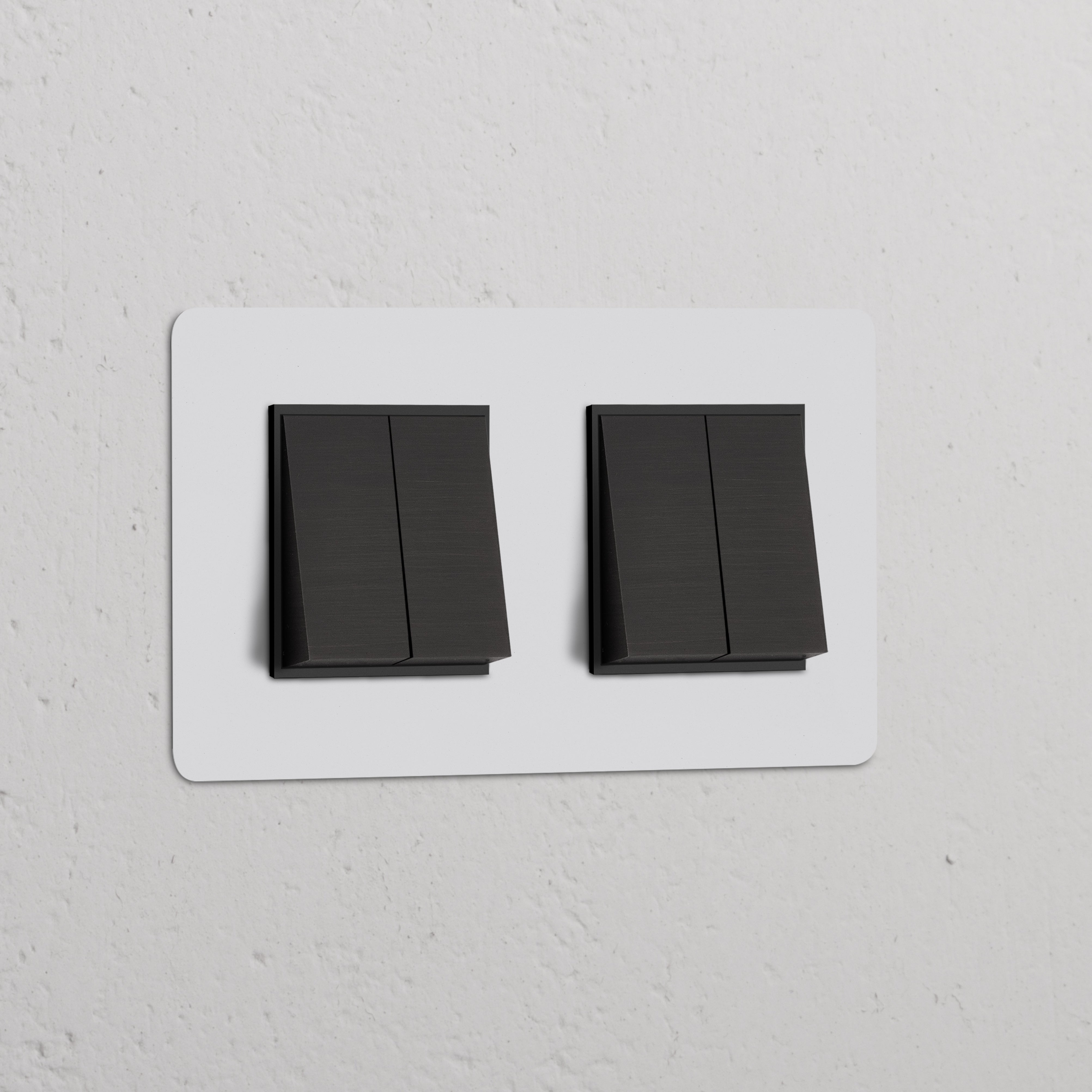 Wippschalter 4-fach im Zweifachrahmen, lackierbar und in bronze und schwarz, für den modernen Schalter- und Dimmeraufbau.
