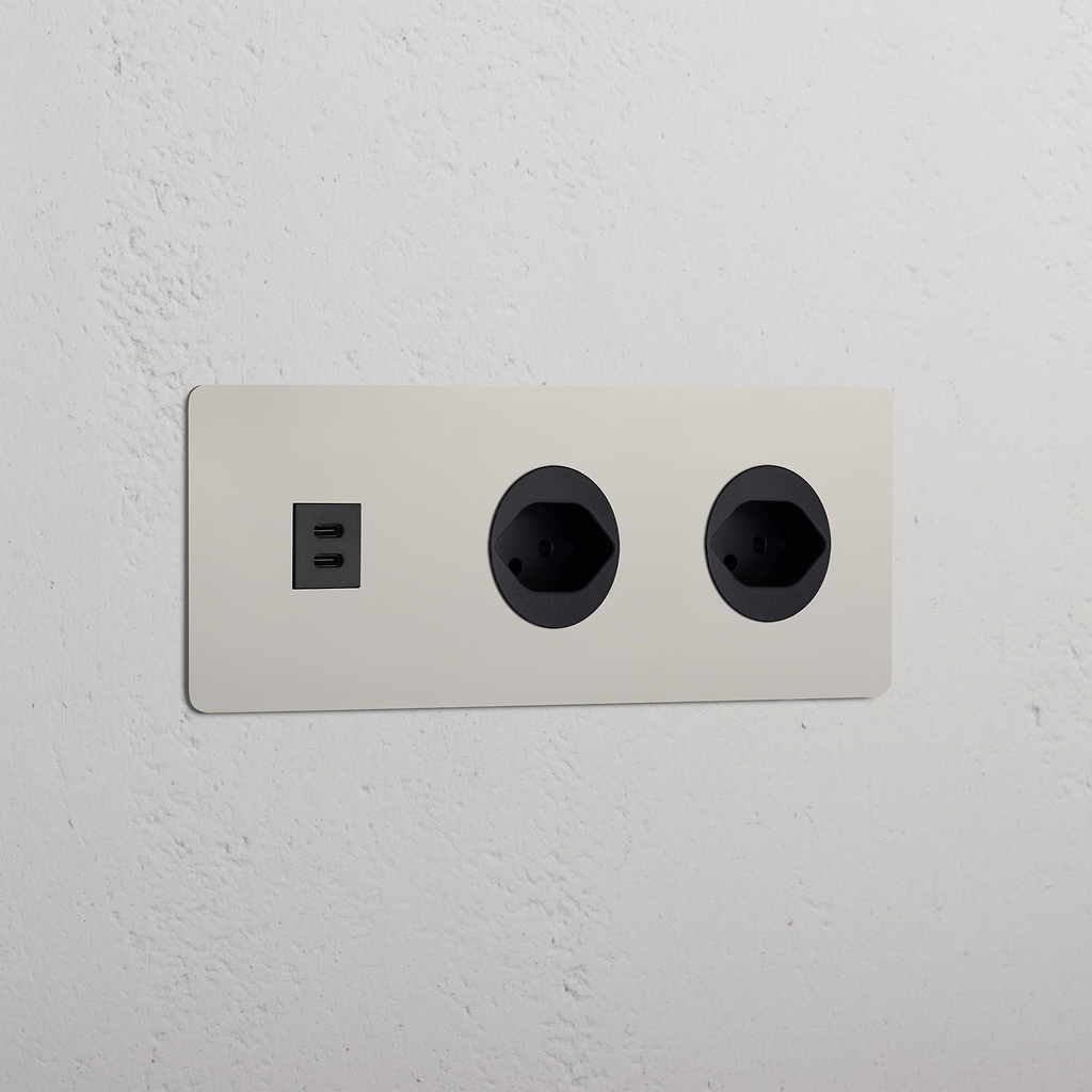 USB-C-Anschluss (30 W) 1x + Schweizer Steckdoseneinsatz (Typ J) 2x rund in Dreifachrahmen – Poliertes Nickel + Schwarz
