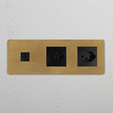 USB-C-Anschluss (30 W) 1x + Schweizer Steckdoseneinsatz (Typ J) 2x in Dreifachrahmen – Antikes Messing + Schwarz