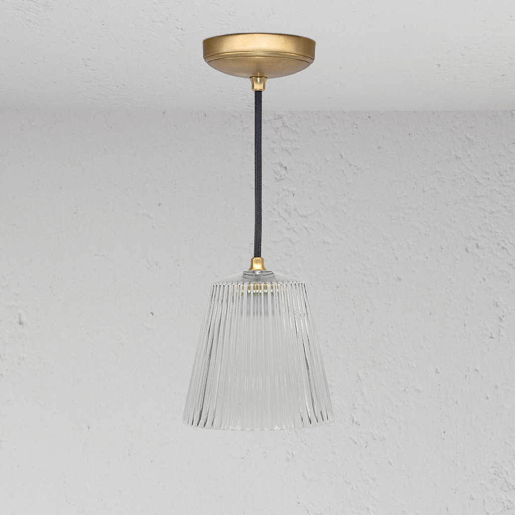 Richmond hängende Medium-Deckenleuchte geriffeltes Glas – Antikes Messing 