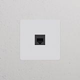 Einfachrahmen mit RJ45-Modul – Lackierbar + Schwarz, kombiniert eleganten Stil mit Ethernet-Konnektivität.
