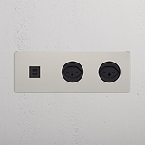 USB-C-Anschluss (30 W) 1x + Schweizer Steckdoseneinsatz (Typ J) 2x rund in Dreifachrahmen – Poliertes Nickel + Schwarz