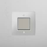 Schalter mit Aus-Position in der Mitte – mit einer Wippe – Durchsichtig + Poliertes Nickel + Weiß – Effektive Lichtsteuerung – Seitenansicht