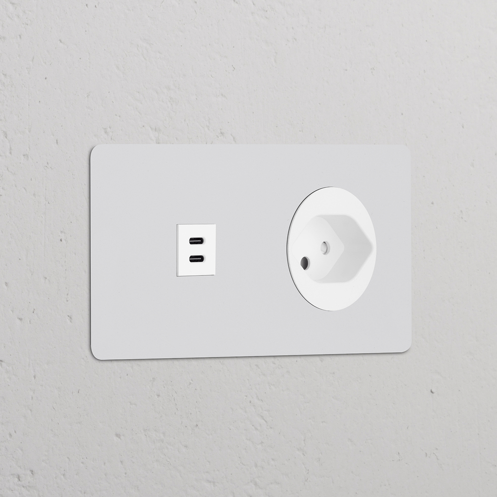 Zweifachrahmen mit USB-Anschluss (30 W) + Schweizer Steckdoseneinsatz (Typ J) rund – Lackierbar + Weiss