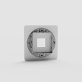 Minimalistische 20-mm-Schalterabdeckung – Durchsichtig + Schwarz – für moderne Lichtsteuerung – auf weissem Hintergrund