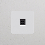 Überstreichbare schwarze Einfachrahmen-Wandplatte mit 30W USB-Buchse, konzipiert für Steckdosen und Module.