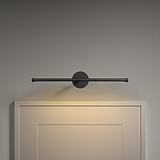 Taylor Bilderleuchte 400 mm in Bronze, eine wandmontierte Bilderleuchte, die ein gerahmtes Kunstwerk an einer grauen Wand hervorhebt.