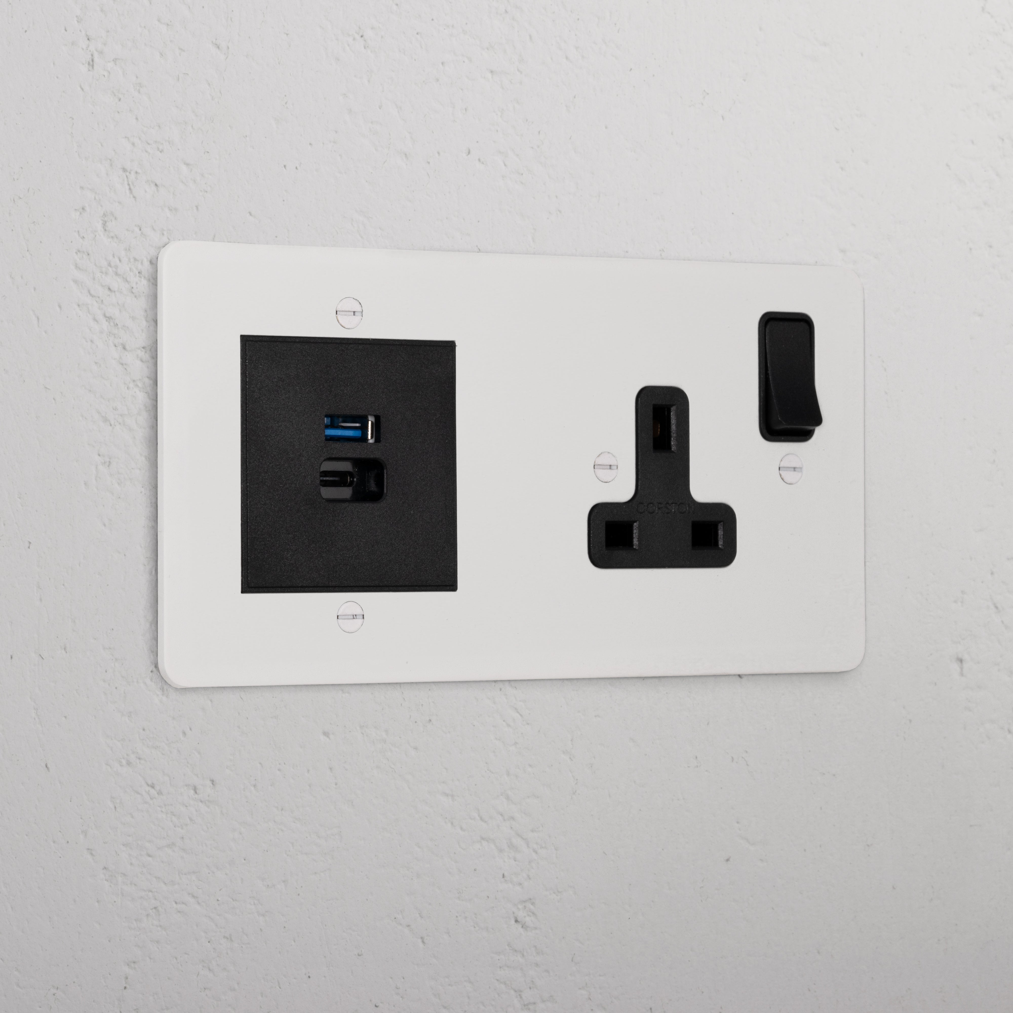 Single Socket + USB A+C Fast Charge _ Paintable Black