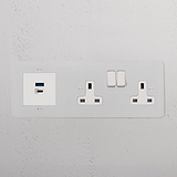Paintable white large socket with dual sockets, USB A+C fast charge ports, and two switches for versatile use.