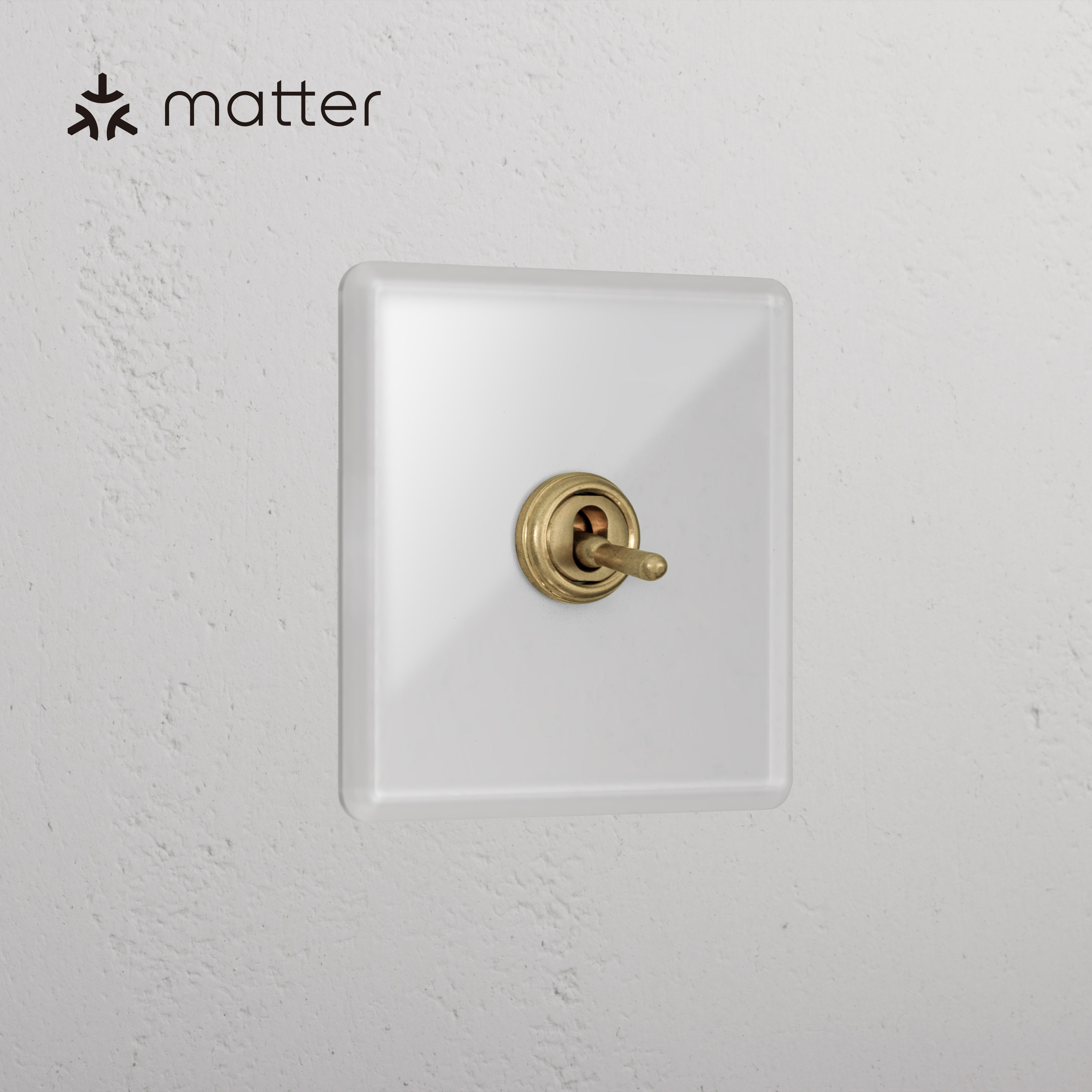 1G Smart Retractive Toggle Switch – Clear Antique Brass