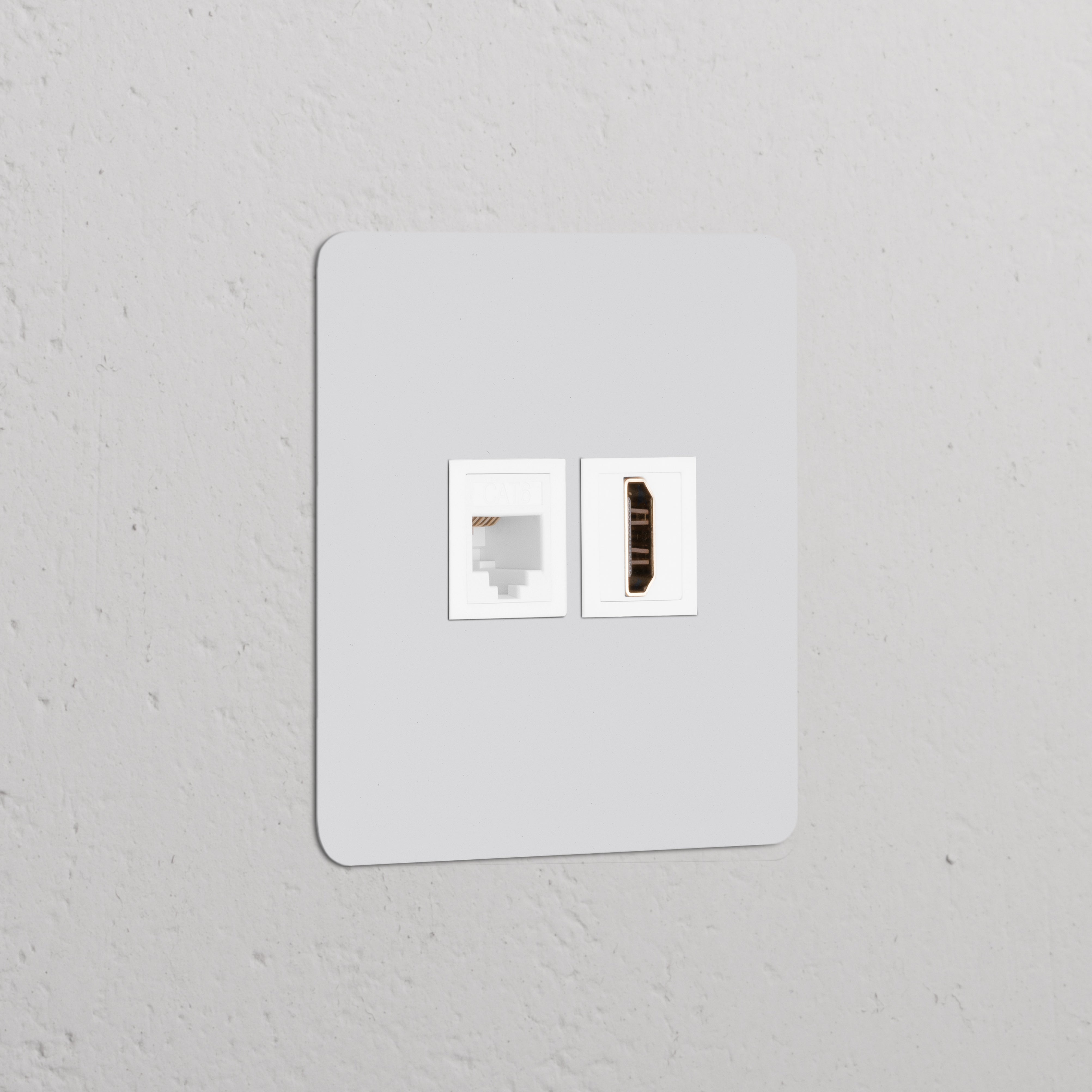 Einfachrahmen mit weißer & lackierbarer Platte, RJ45- und HDMI-Anschluss; Ideal für ordentliche Verkabelung.
