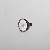 Leopold 7W 50mm 24V MR16 24 Grad GU10 LED-Lampe, einzelne Strahlerbirne mit reflektierender Oberfläche.
