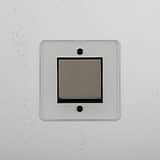 Funktionaler Schalter mit einer Wippe – Durchsichtig + Poliertes Nickel + Schwarz – schlichtes Lichtmanagement – auf weißem Hintergrund