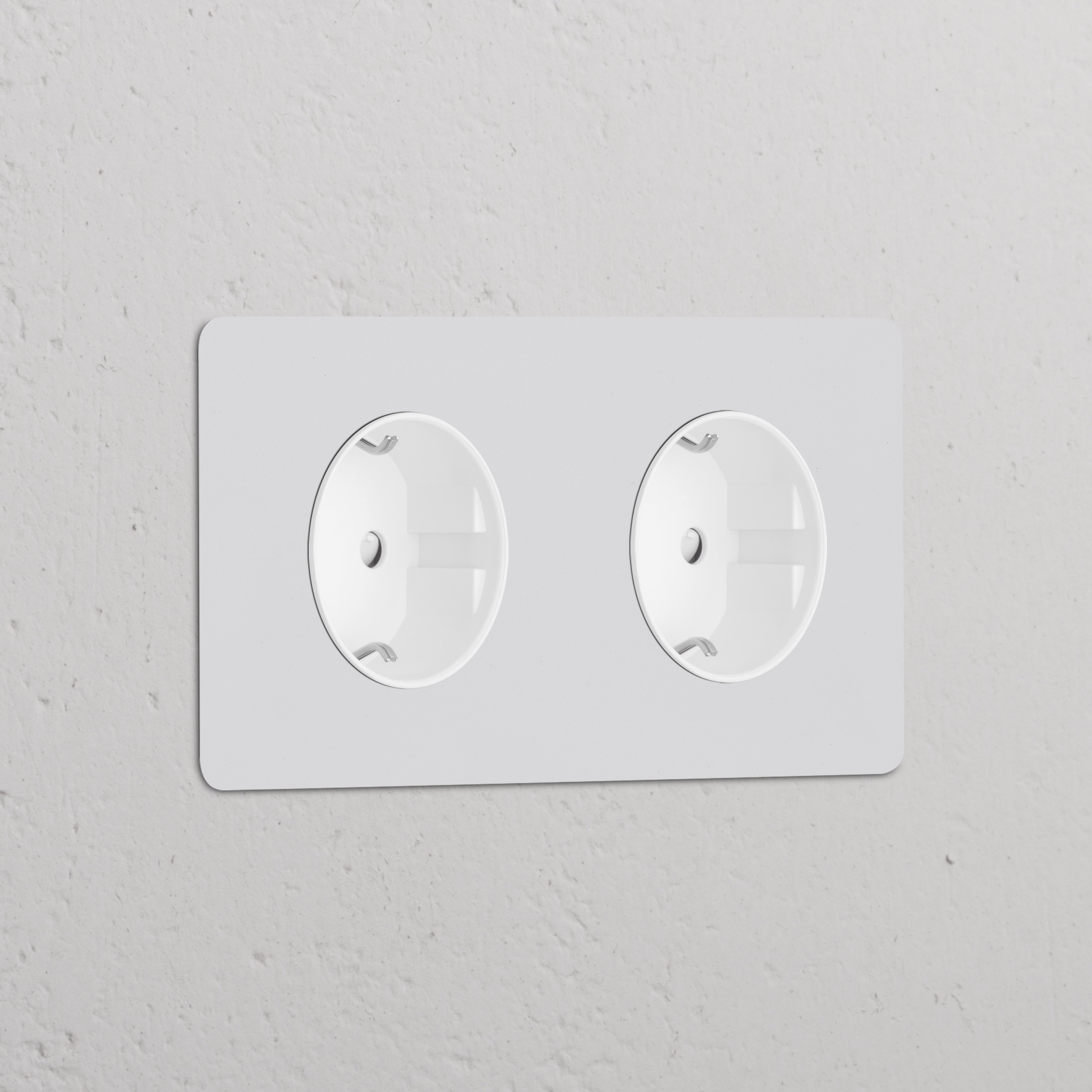 Zweifachrahmen mit 2x Schuko Typ F Steckdosen - Lackierbar + Weiß, passend für modulare Elektroinstallationen.