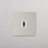 HDMI-Modul – Poliertes Nickel + Weiß – auf weißem Hintergrund