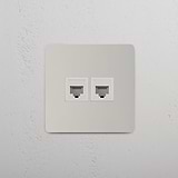 Zubehör für duale Netzwerkkonnektivität: Poliertes Nickel + Weiß – 2x RJ45-Modul – auf weißem Hintergrund