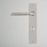 Digby gefederter Türgriff langes Schild + Drehknopf – Poliertes Nickel