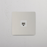 RJ45-Modul – Poliertes Nickel + Weiß – auf weißem Hintergrund
