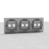 Marco (triple) de interruptor x6 - Pintable: Tres placas de interruptores pintables sobre superficie gris, listas para instalar.