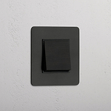 Interruptor individual de balancín en bronce y negro de funcionamiento suave - Diseño contemporáneo
